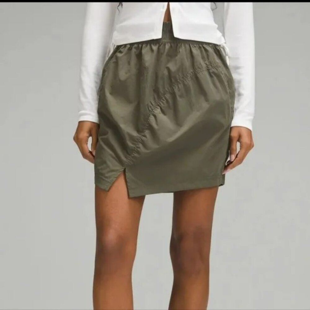 LULULEMON high rise mini skirt army green rouched w/ pockets Sz M NEW Athleisure